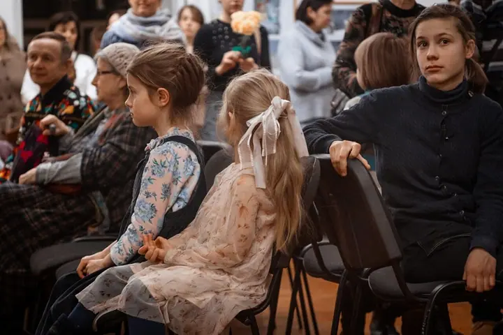 Выставка школы в доме Цыплаковых. «Достучаться до сердец» — Публикация в газете «Козельск» — фото 7
