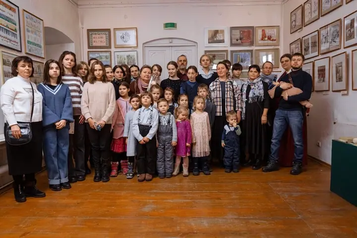 Выставка школы в доме Цыплаковых. «Достучаться до сердец» — Публикация в газете «Козельск» — фото 38