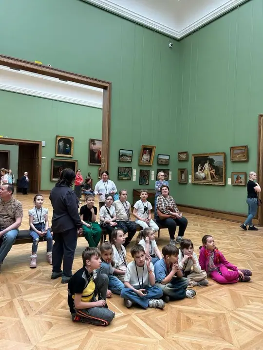 23 апреля учащиеся 2 класса посетили Кремль в Москве, а 4 и 5 классы — Третьяковскую галерею — фото 17