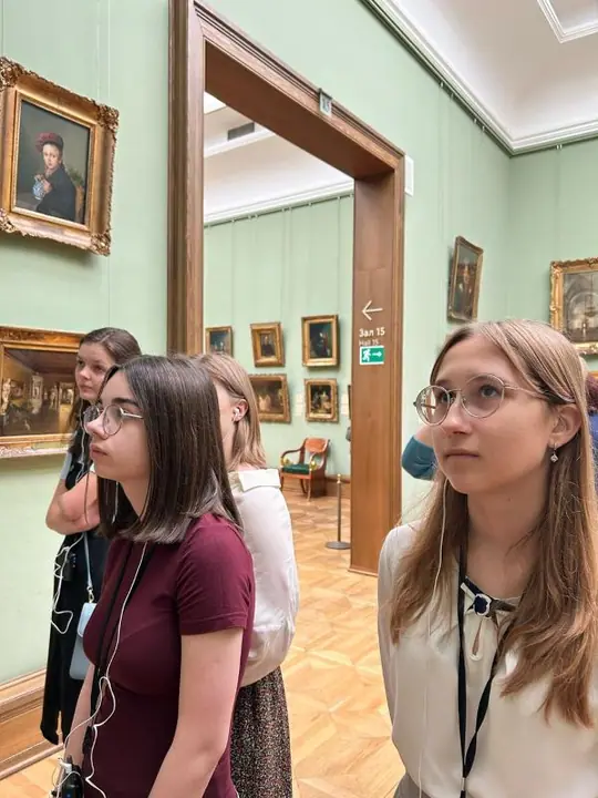 23 апреля учащиеся 2 класса посетили Кремль в Москве, а 4 и 5 классы — Третьяковскую галерею — фото 18