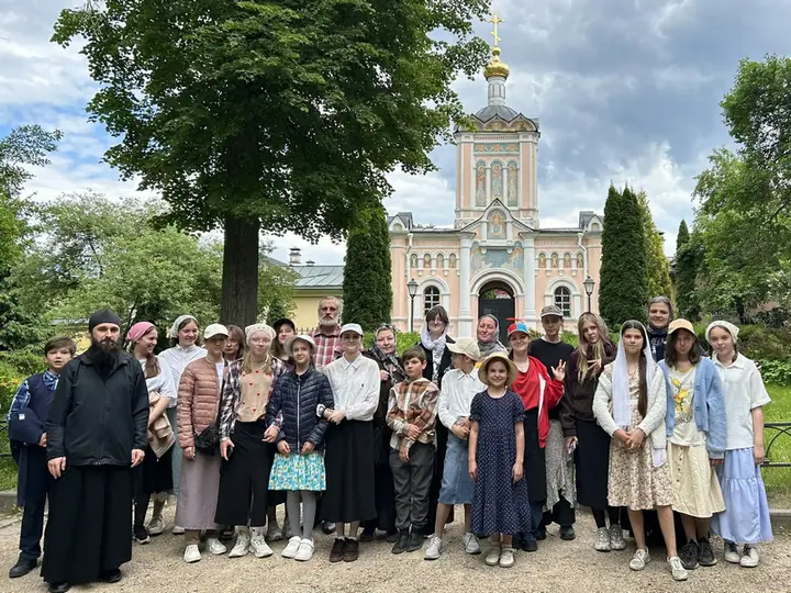 Экскурсия по обители и в келью преподобного Амвросия Оптинского на пленэре — фото 1