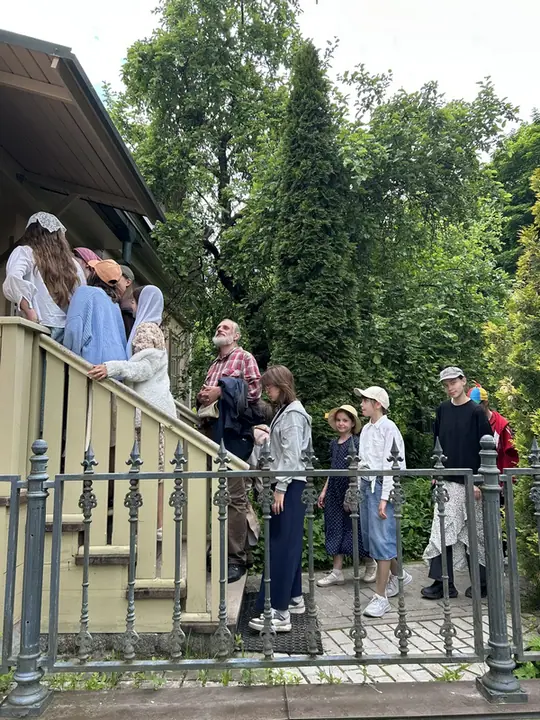 Экскурсия по обители и в келью преподобного Амвросия Оптинского на пленэре — фото 2