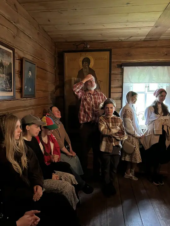 Экскурсия по обители и в келью преподобного Амвросия Оптинского на пленэре — фото 2