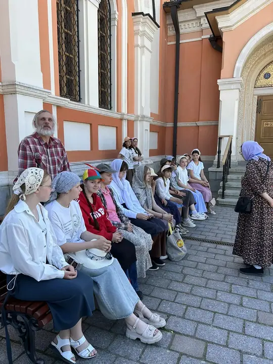 Экскурсия по обители и в келью преподобного Амвросия Оптинского на пленэре — фото 3